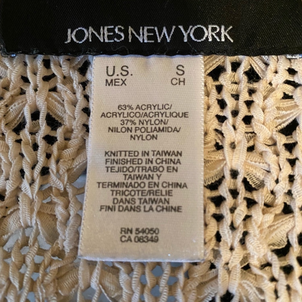 Jones New York sweater with shell button - Picture 6 of 8